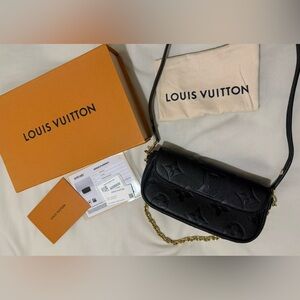 1️⃣9️⃣7️⃣5️⃣ Louis Vuitton Ivy Wallet on chain Empreinte